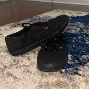 Black authentic low pro women’s vans size 6.5 & 7.